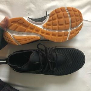 Gum bottom Nike presto